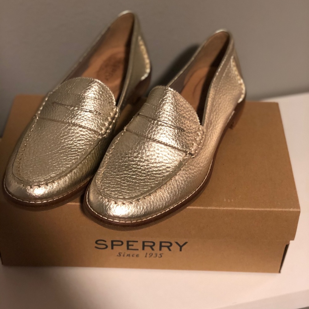 Sperry Penny Loafer Brand new!